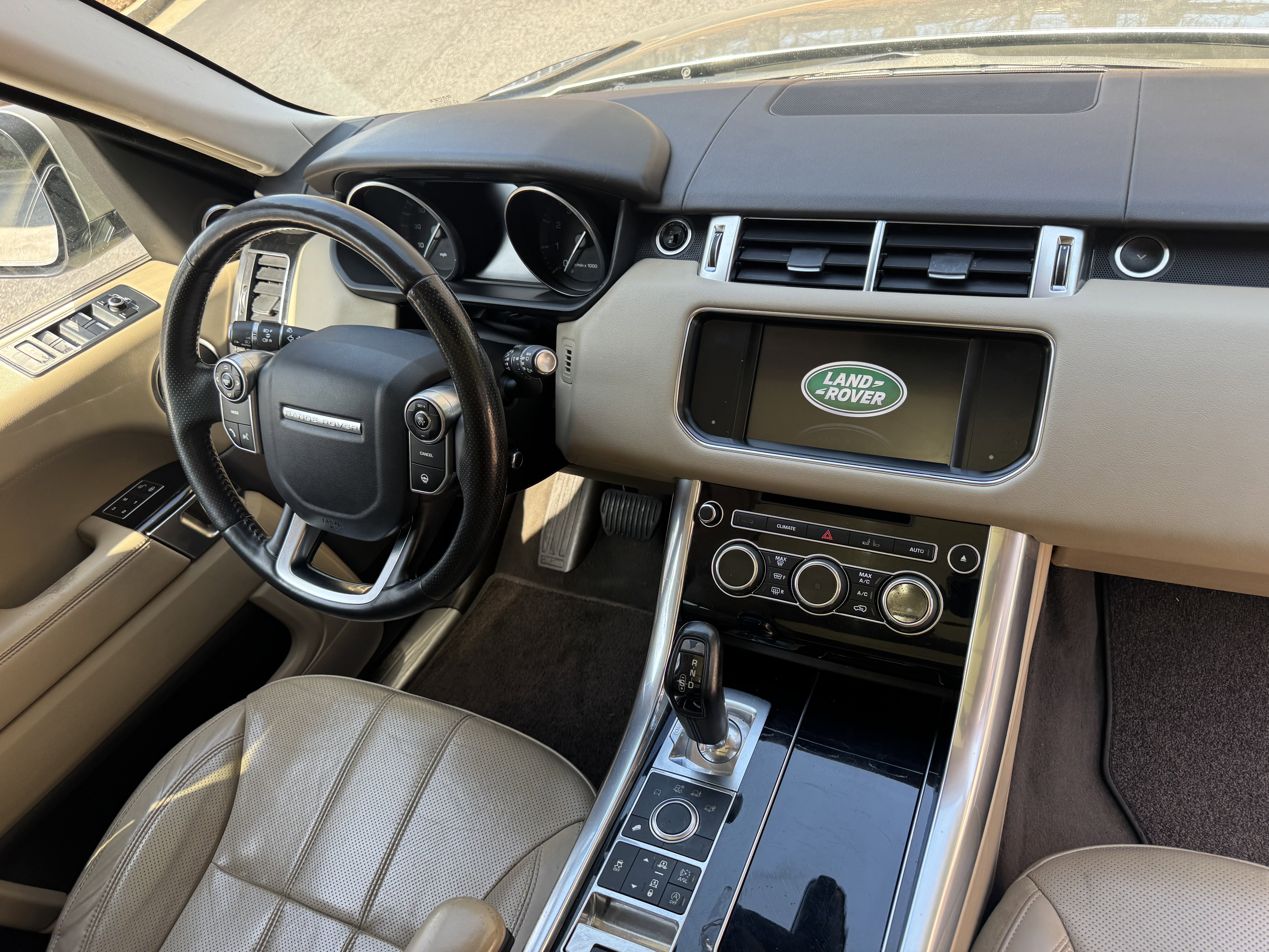 Used 2014 Land Rover Range Rover Sport HSE image 35