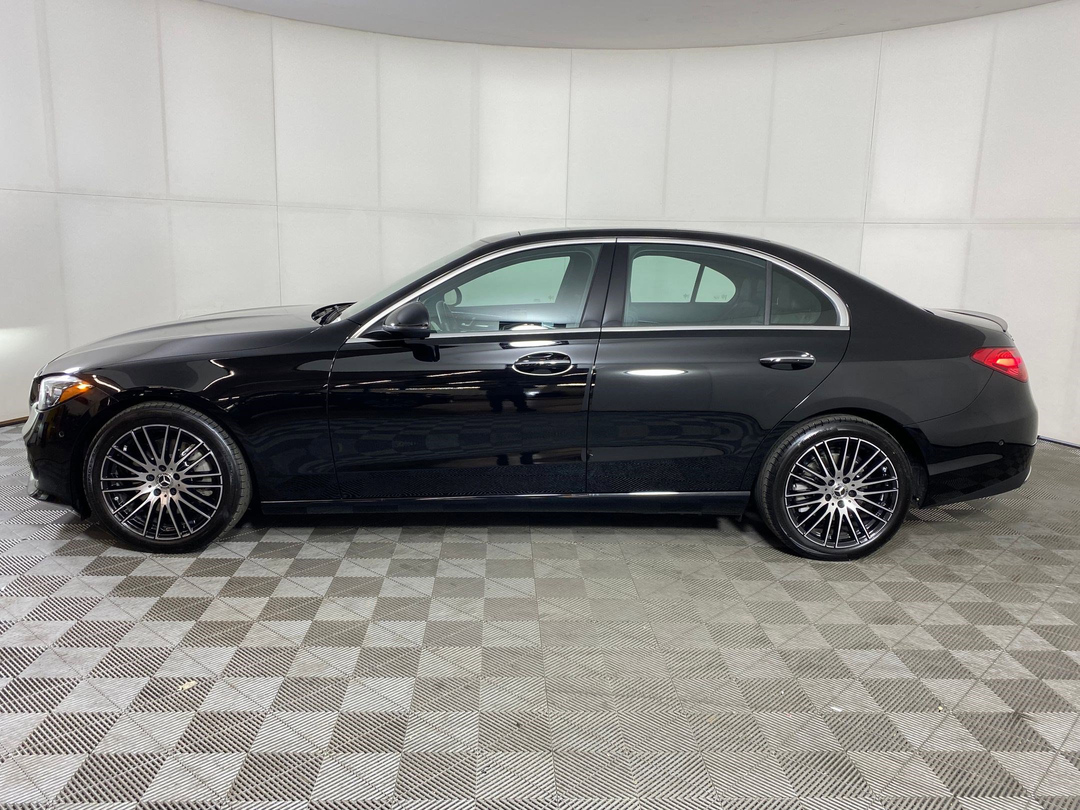 Used 2025 Mercedes-Benz C 300 4MATIC Sedan video 2