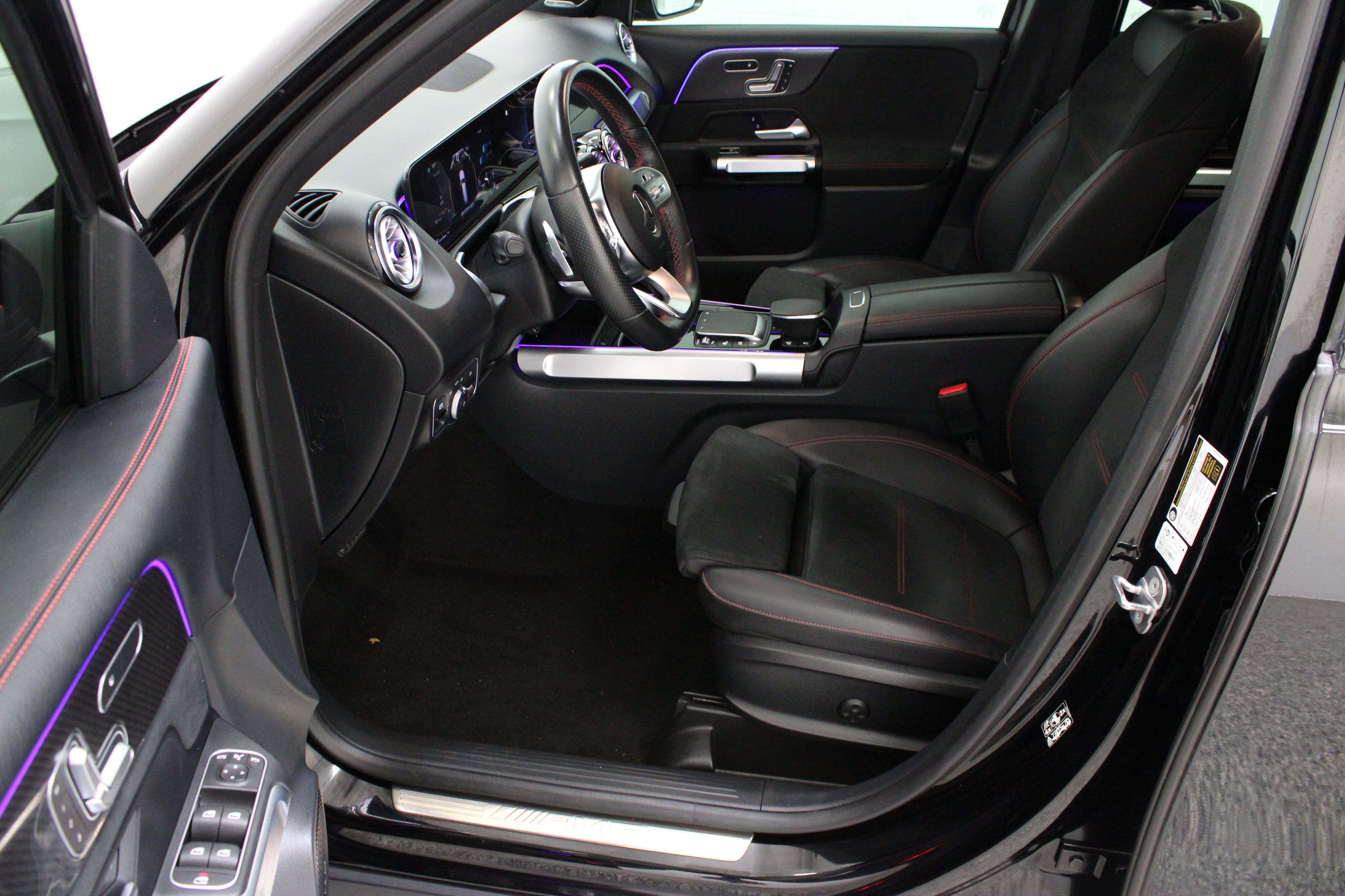 Used 2023 Mercedes-Benz GLB 35 AMG 4MATIC image 14