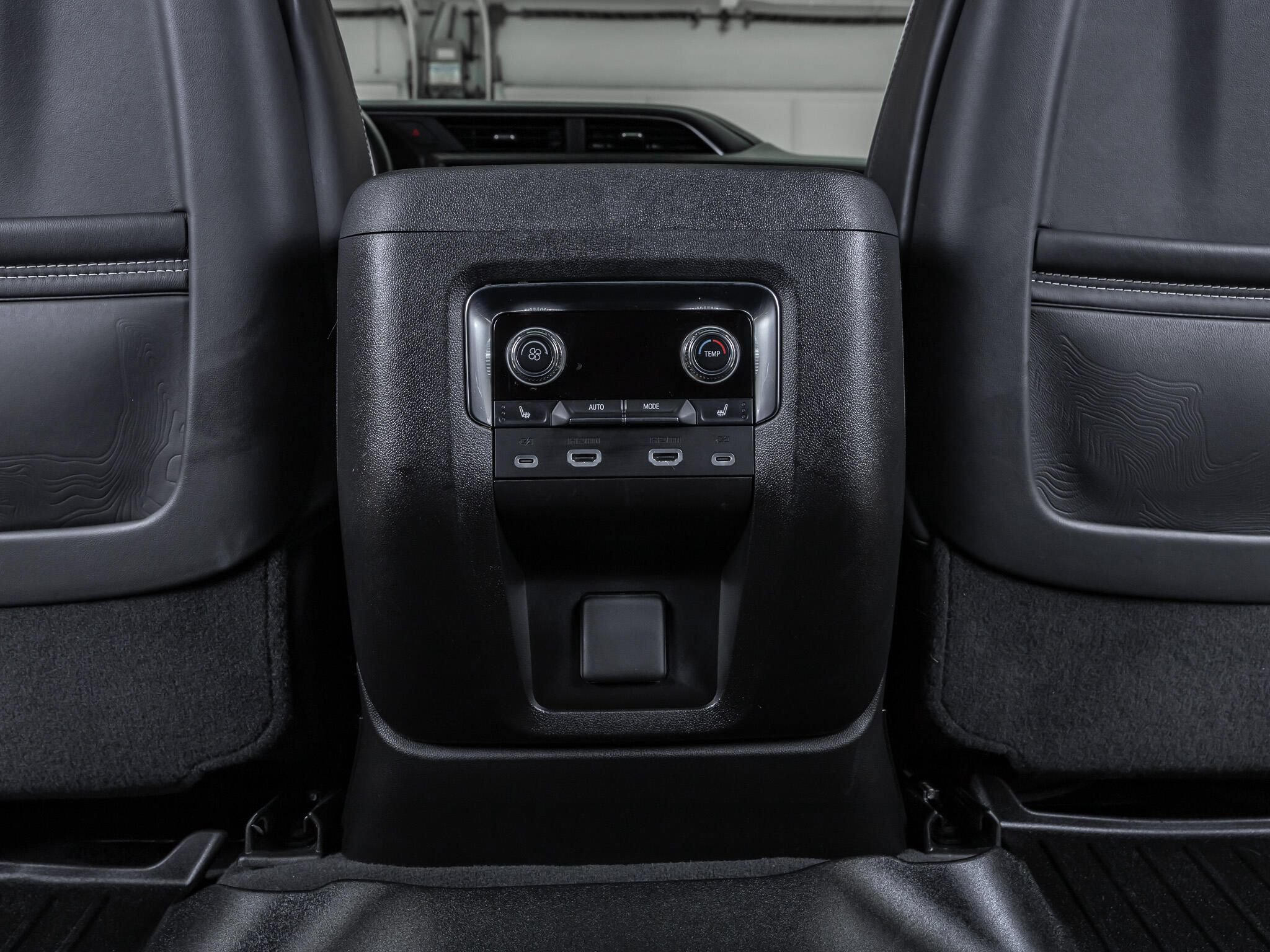 Used 2024 GMC Yukon XL Denali Ultimate AWD/4WD image 32
