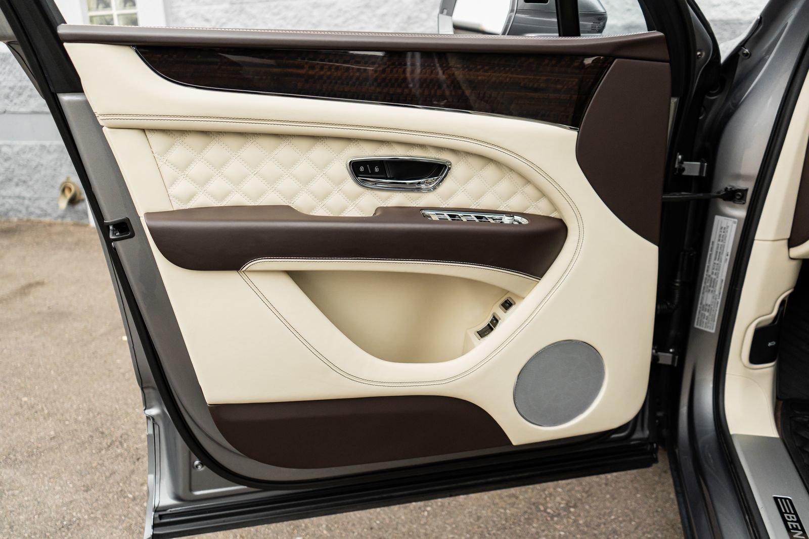 Certified 2022 Bentley Bentayga image 24