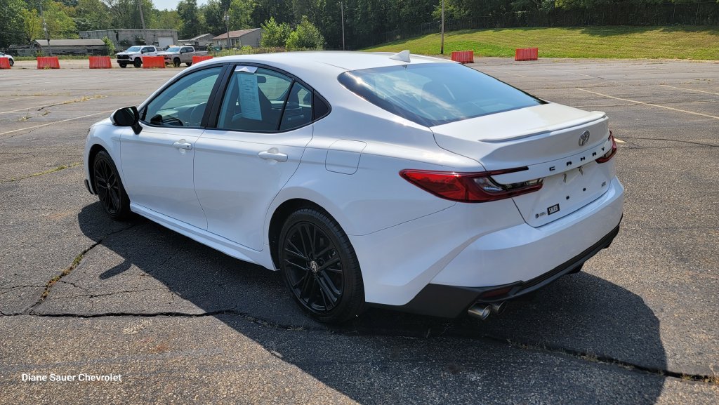 Used 2025 Toyota Camry SE FWD image 9