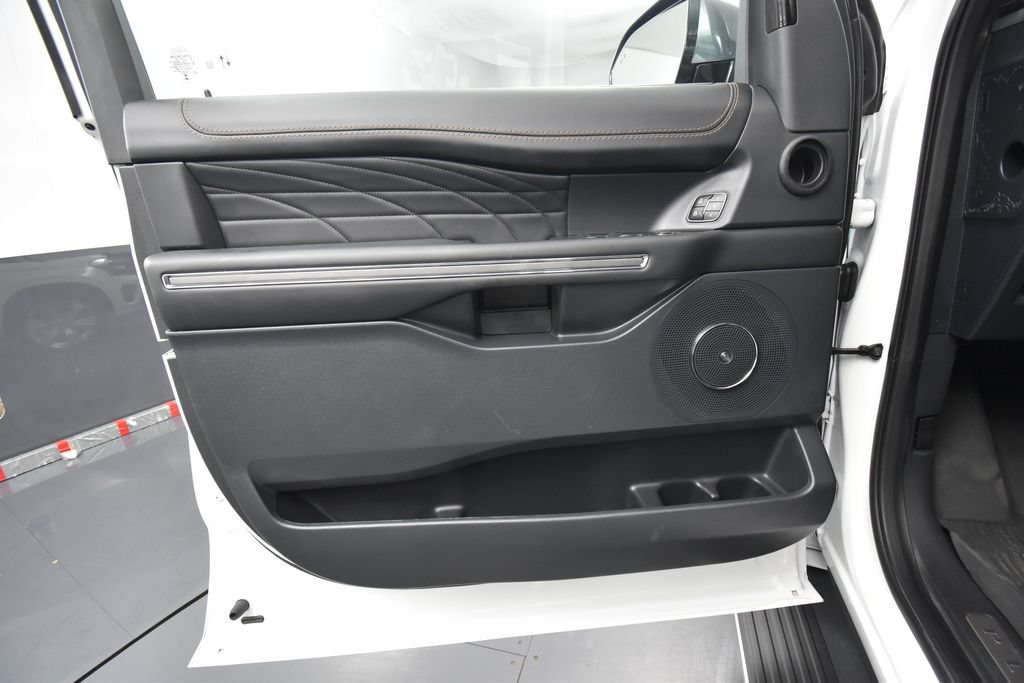 Used 2024 Ford Expedition Platinum AWD/4WD image 18