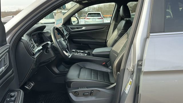 Used 2024 Volkswagen Atlas Cross Sport SEL R-Line image 9