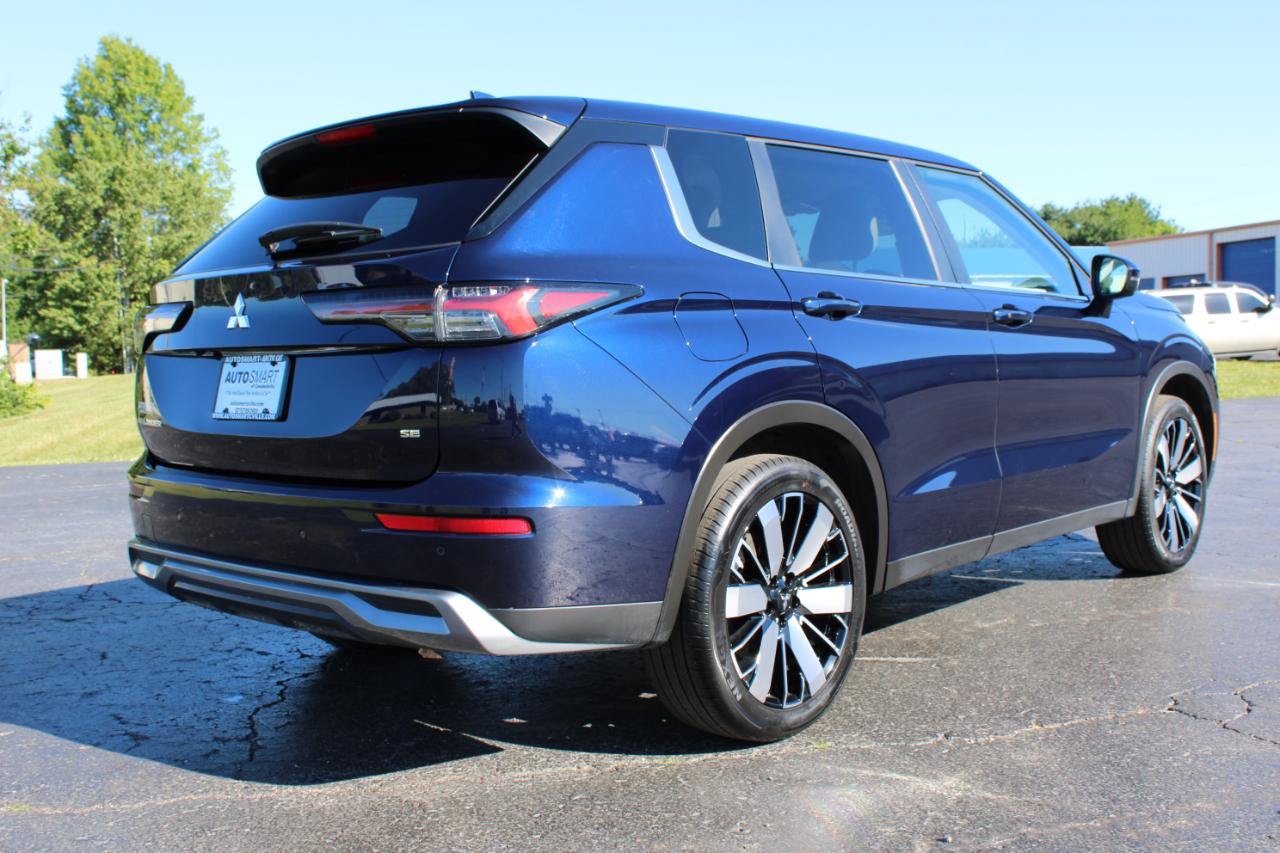 Used 2025 Mitsubishi Outlander SE FWD image 4