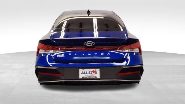 Used 2025 Hyundai Elantra SEL image 9