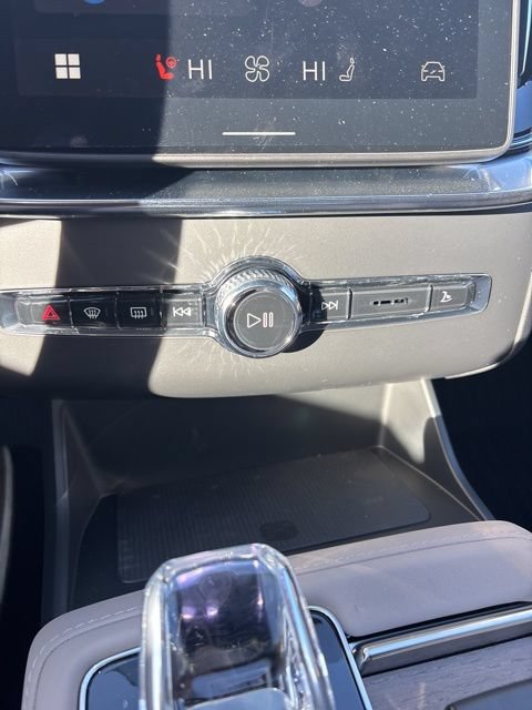 New 2026 Volvo XC90 B6 Plus w/ Protection Package Premier AWD/4WD image 23