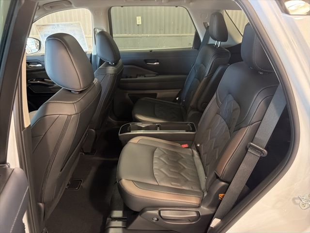 New 2026 Nissan Pathfinder Platinum AWD/4WD image 11