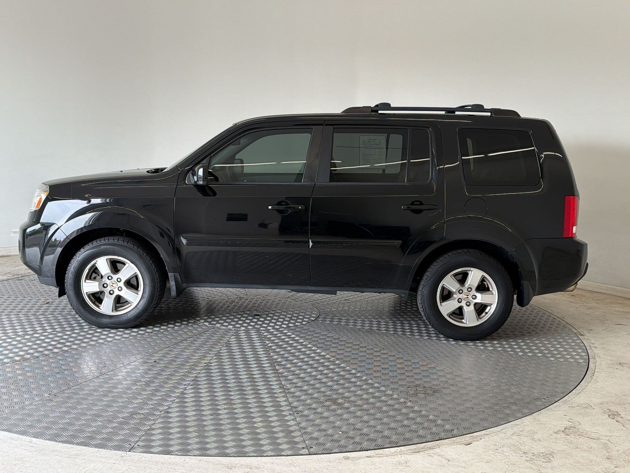 Used 2011 Honda Pilot EX-L image 2
