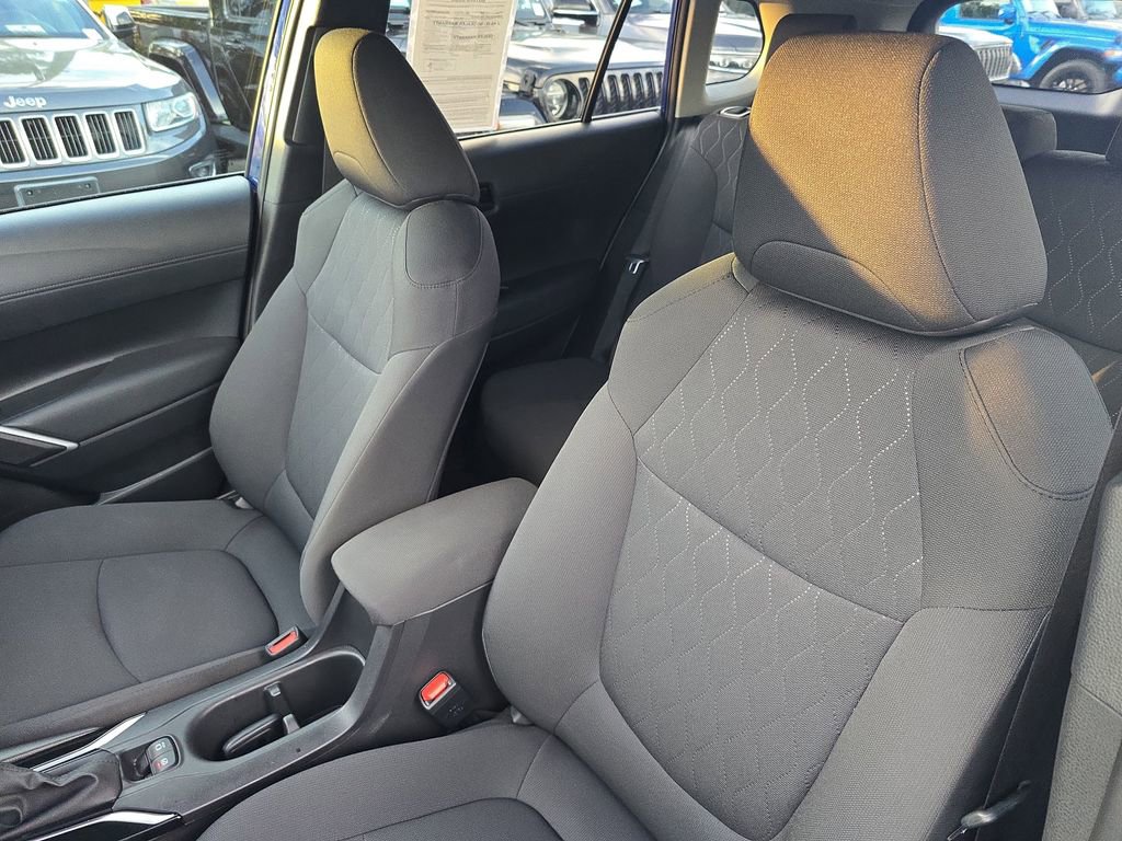 Used 2025 Toyota Corolla Cross LE image 20
