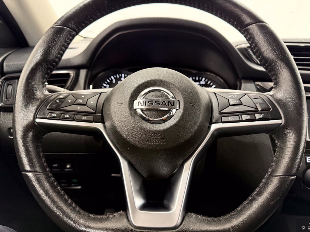 Used 2020 Nissan Rogue SV FWD image 40