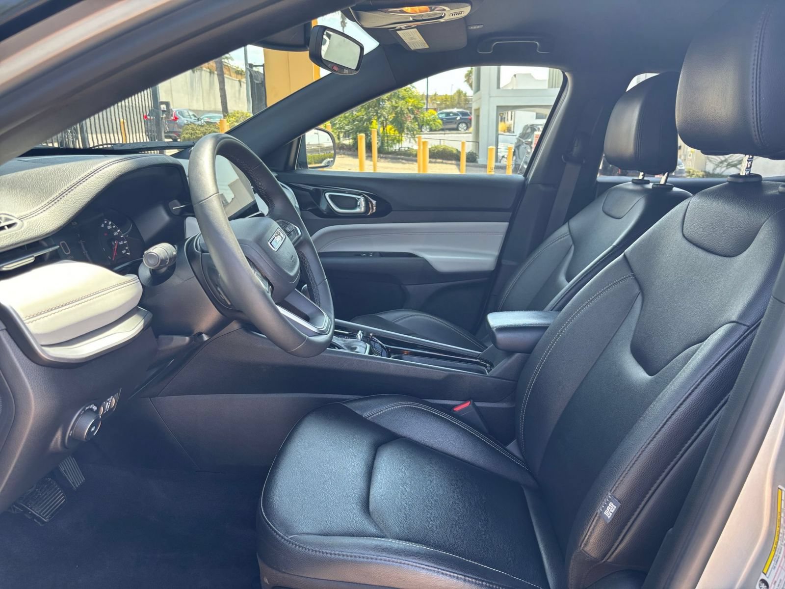 Used 2025 Jeep Compass Limited AWD/4WD image 27