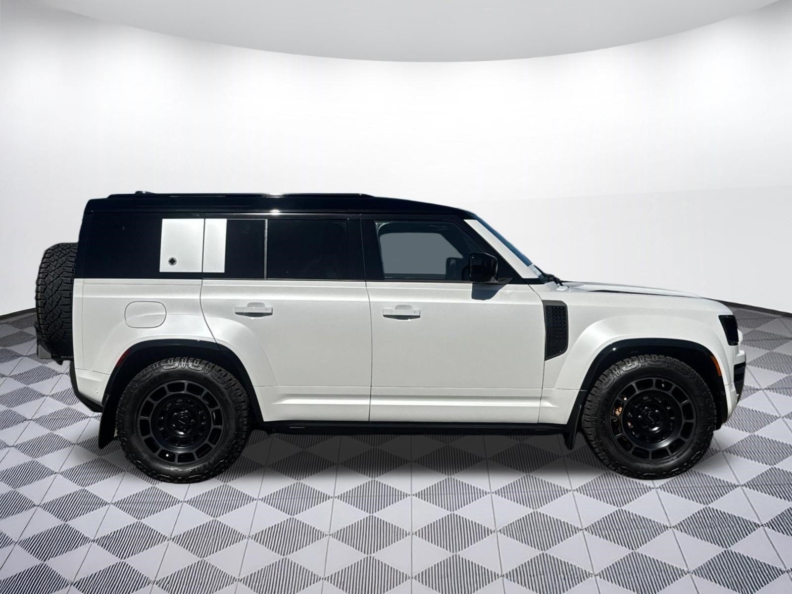 New 2026 Land Rover Defender 110 OCTA AWD/4WD image 8