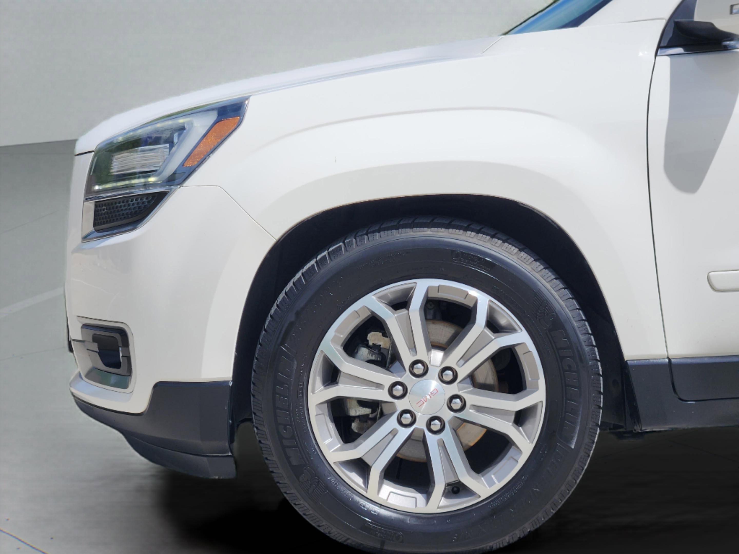 Used 2015 GMC Acadia SLT image 29