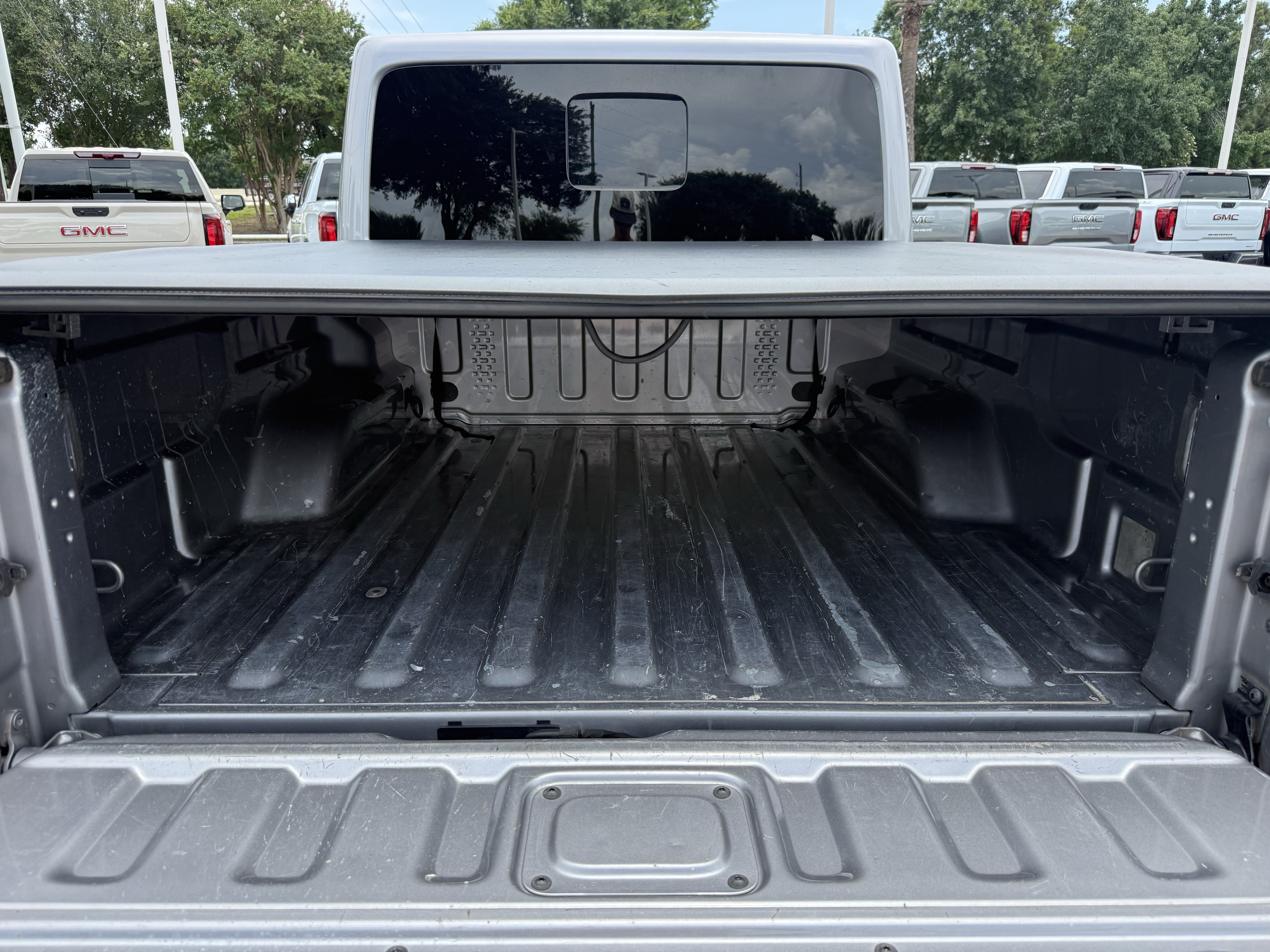 Used 2020 Jeep Gladiator Overland AWD/4WD image 29