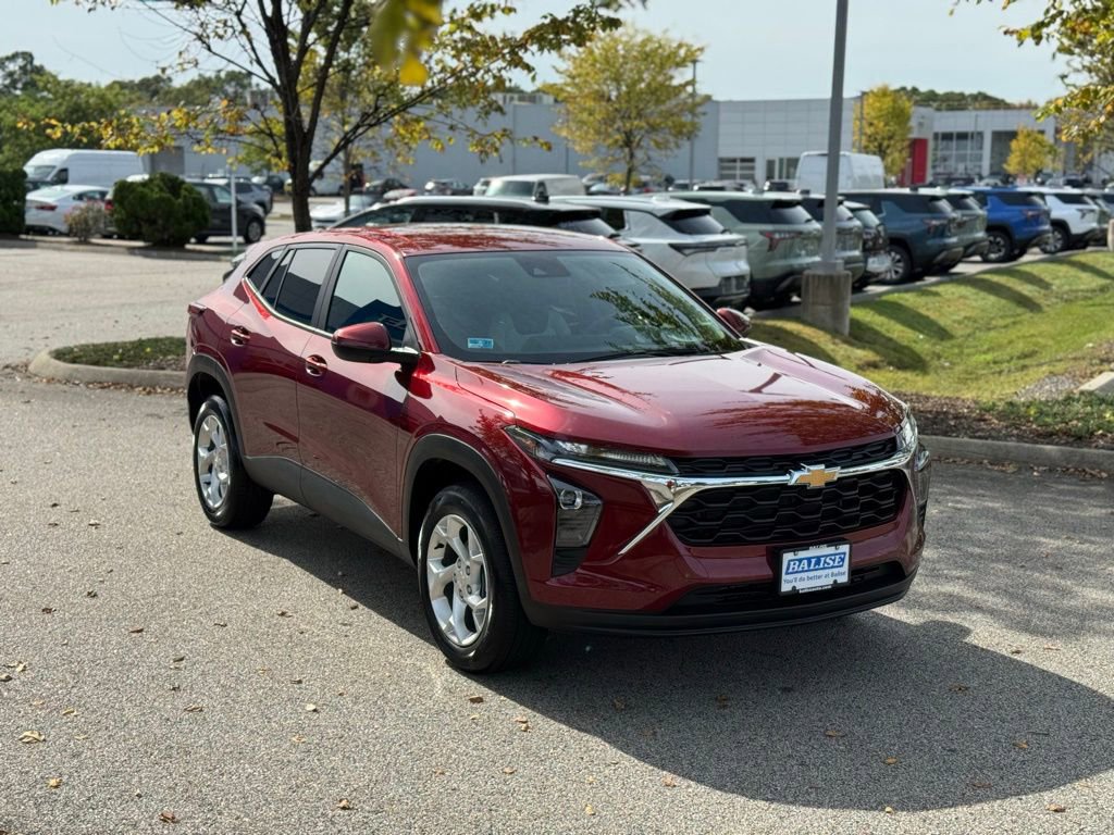 Used 2025 Chevrolet Trax LS w/ LS Convenience Package image 3