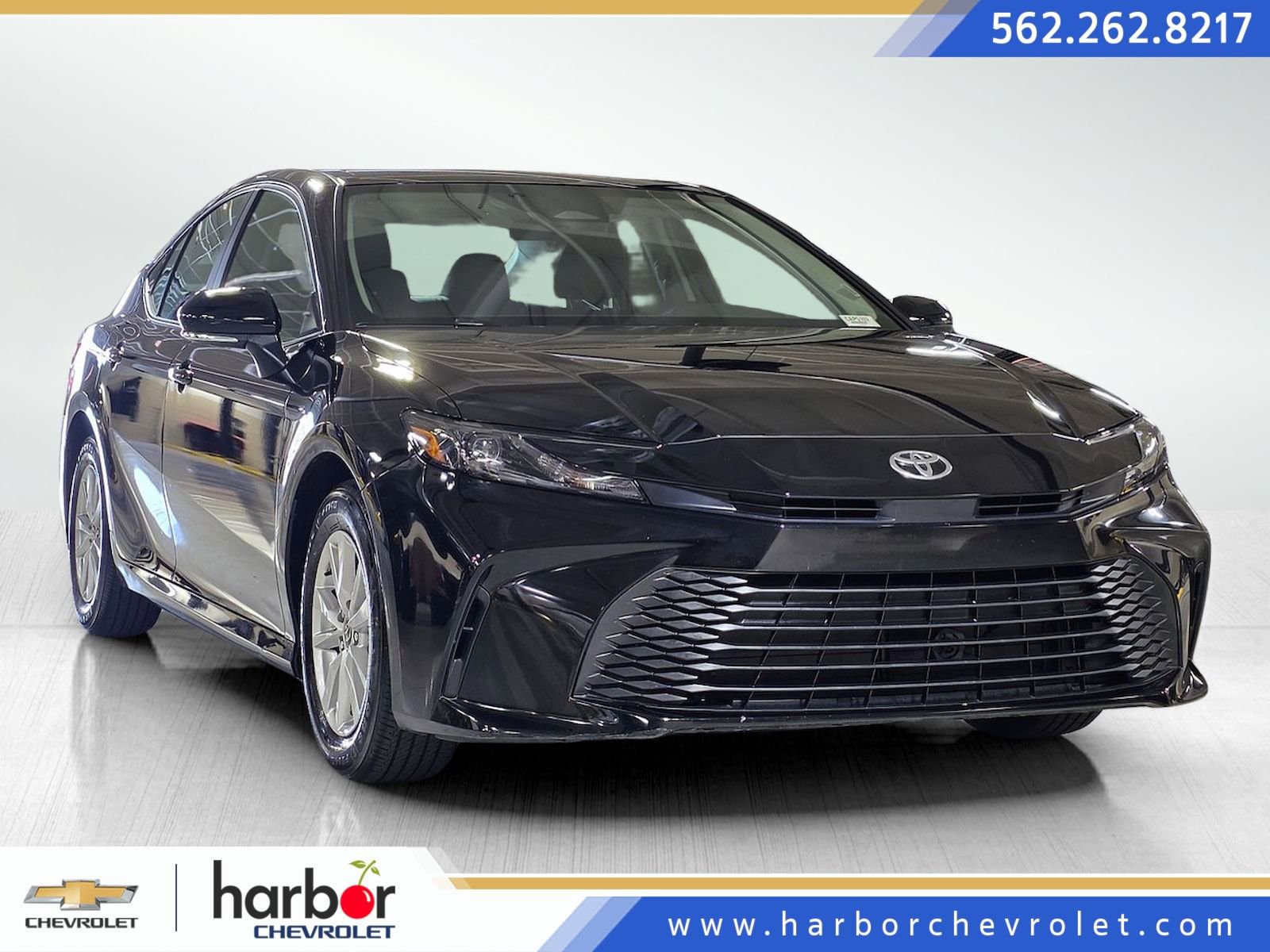 Used 2025 Toyota Camry LE image 1