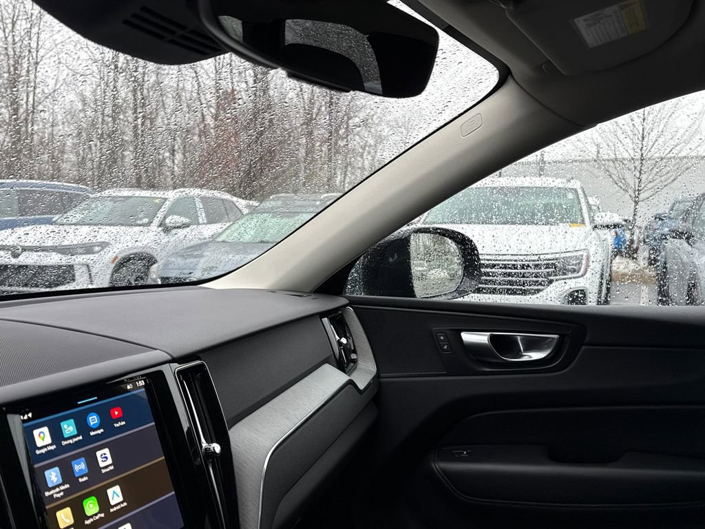 Used 2025 Volvo XC60 B5 Plus image 20