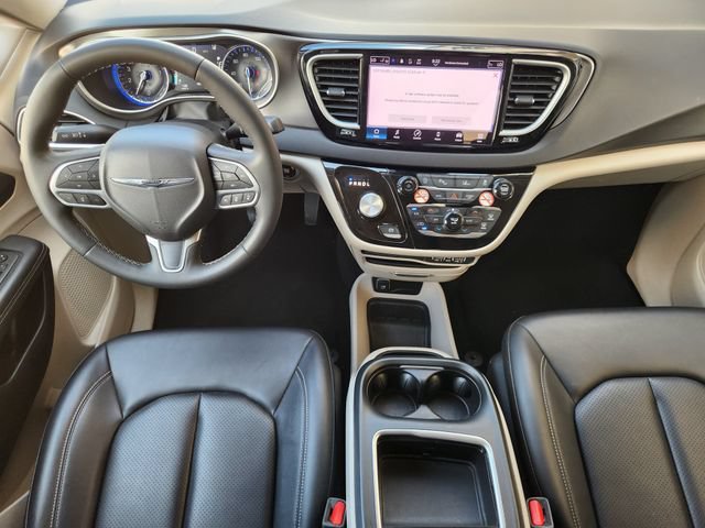 Used 2024 Chrysler Pacifica Touring-L FWD image 26