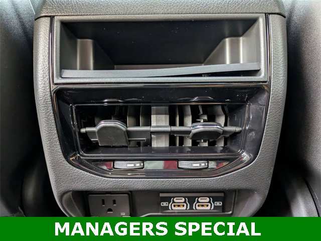 New 2025 Jeep Grand Cherokee Altitude image 24