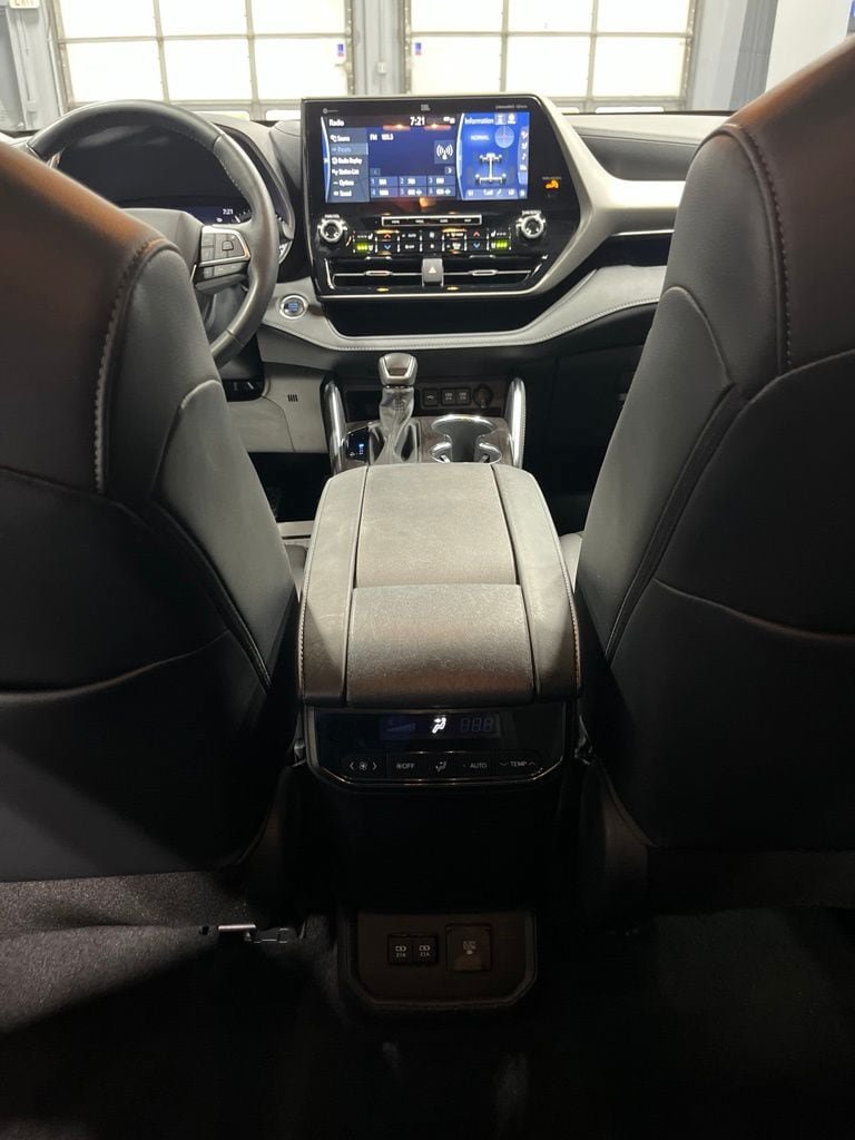 Used 2020 Toyota Highlander Limited AWD/4WD image 36
