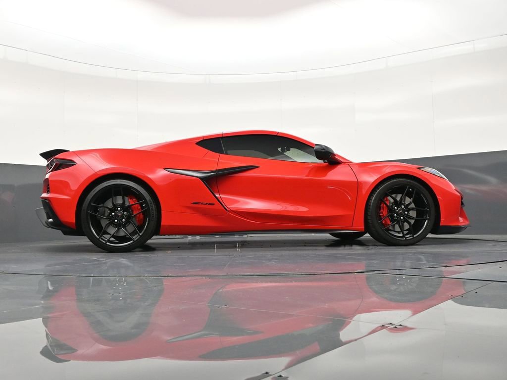Used 2026 Chevrolet Corvette Z06 w/ Stealth Interior Trim Package image 28