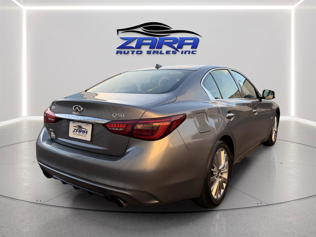 Used 2018 INFINITI Q50 Luxe w/ Essential Package (3.0T Luxe) image 6