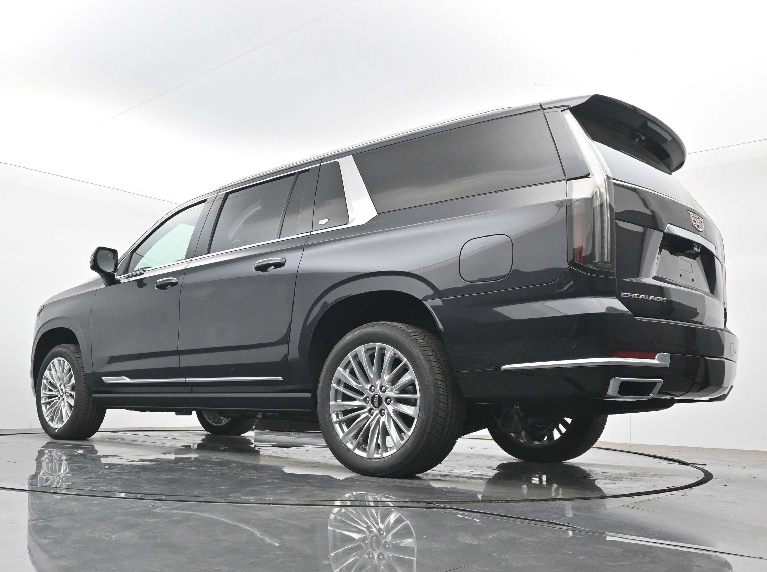 New 2026 Cadillac Escalade ESV Luxury w/ LPO, Floor Liner Package AWD/4WD image 17