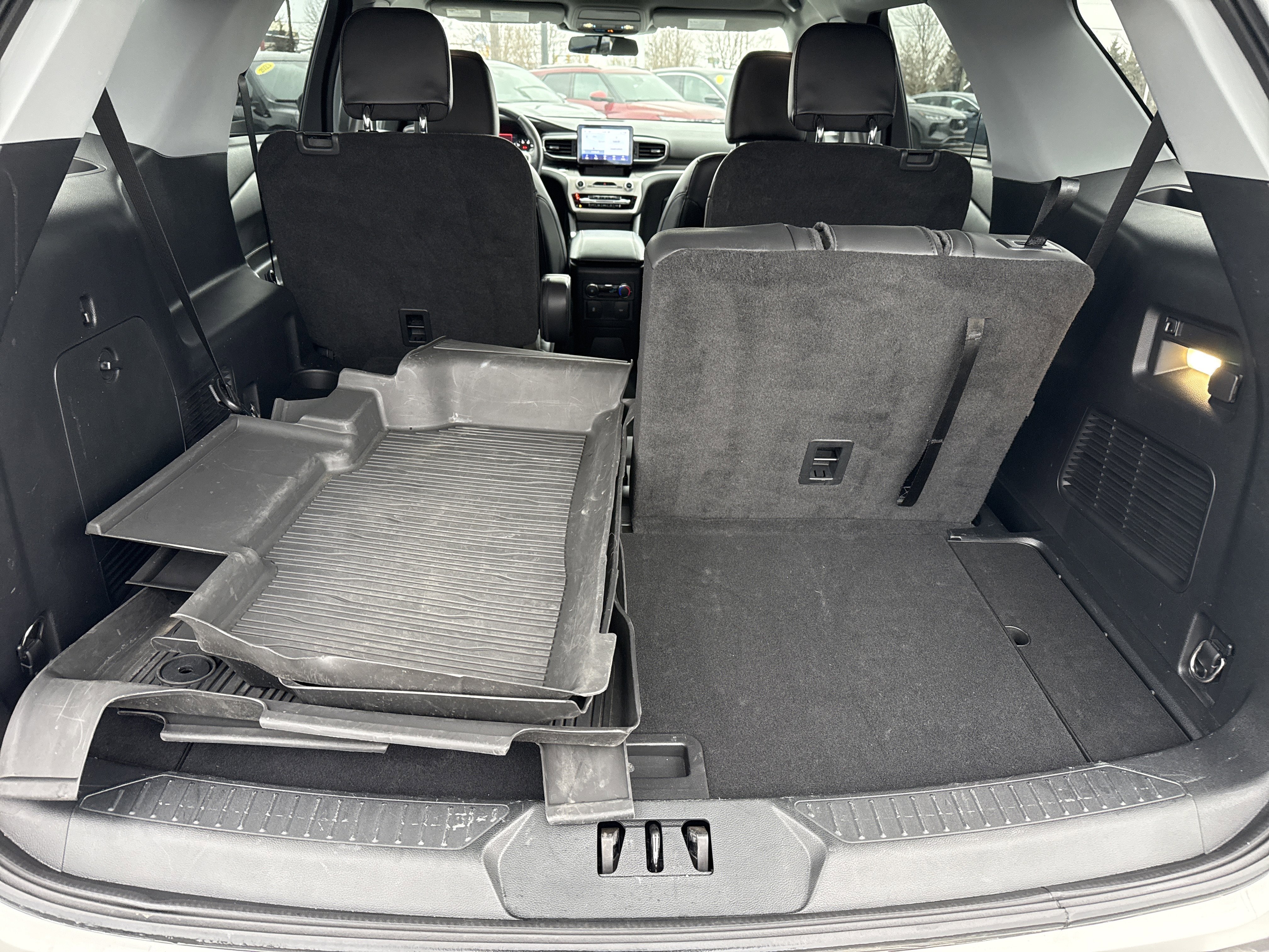 Used 2022 Ford Explorer XLT w/ Equipment Group 202A image 7