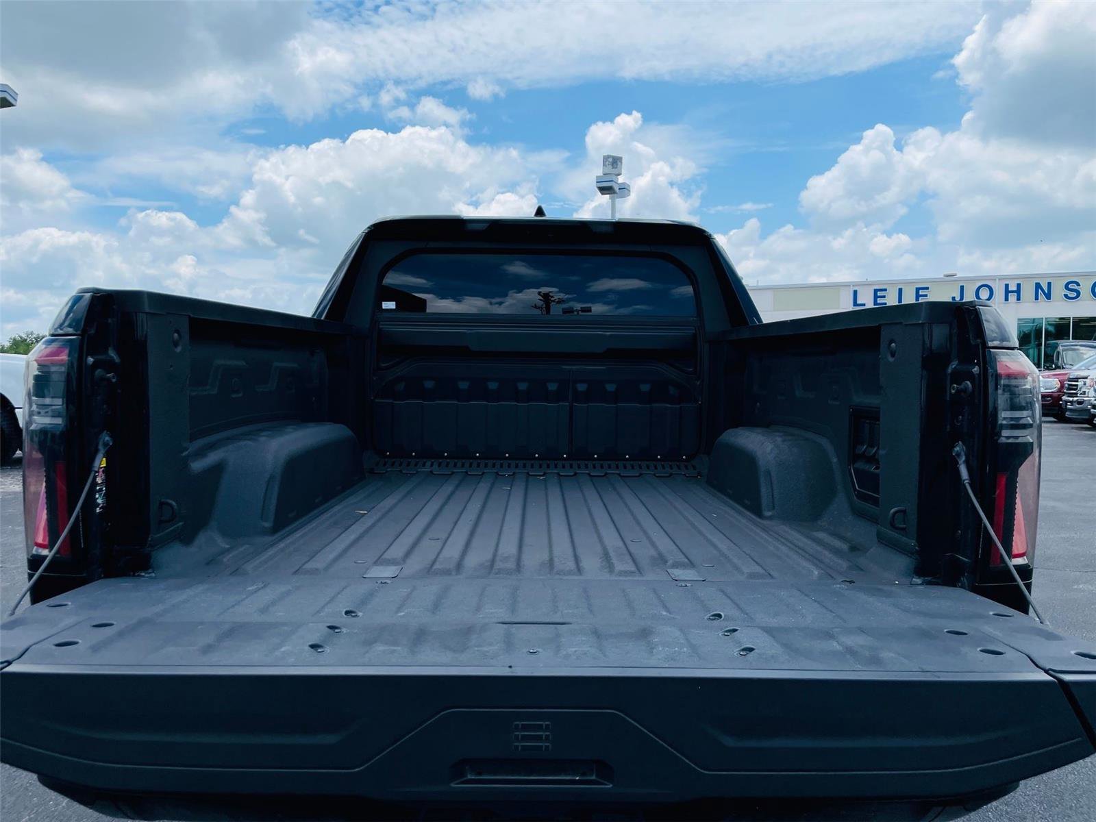 Used 2025 GMC Sierra EV Denali AWD/4WD image 36