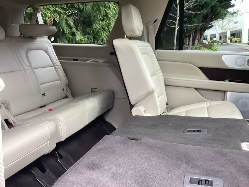 Used 2021 Lincoln Navigator L Reserve image 6