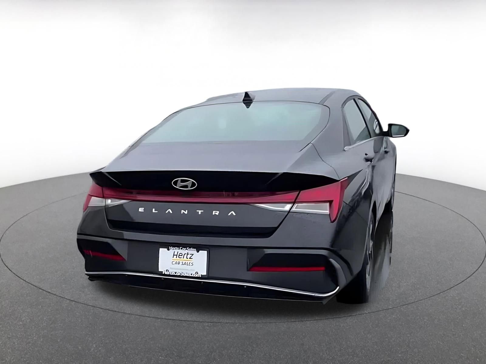 Used 2025 Hyundai Elantra SEL image 13