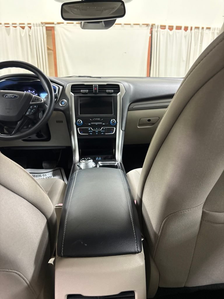 Used 2019 Ford Fusion SE FWD image 18