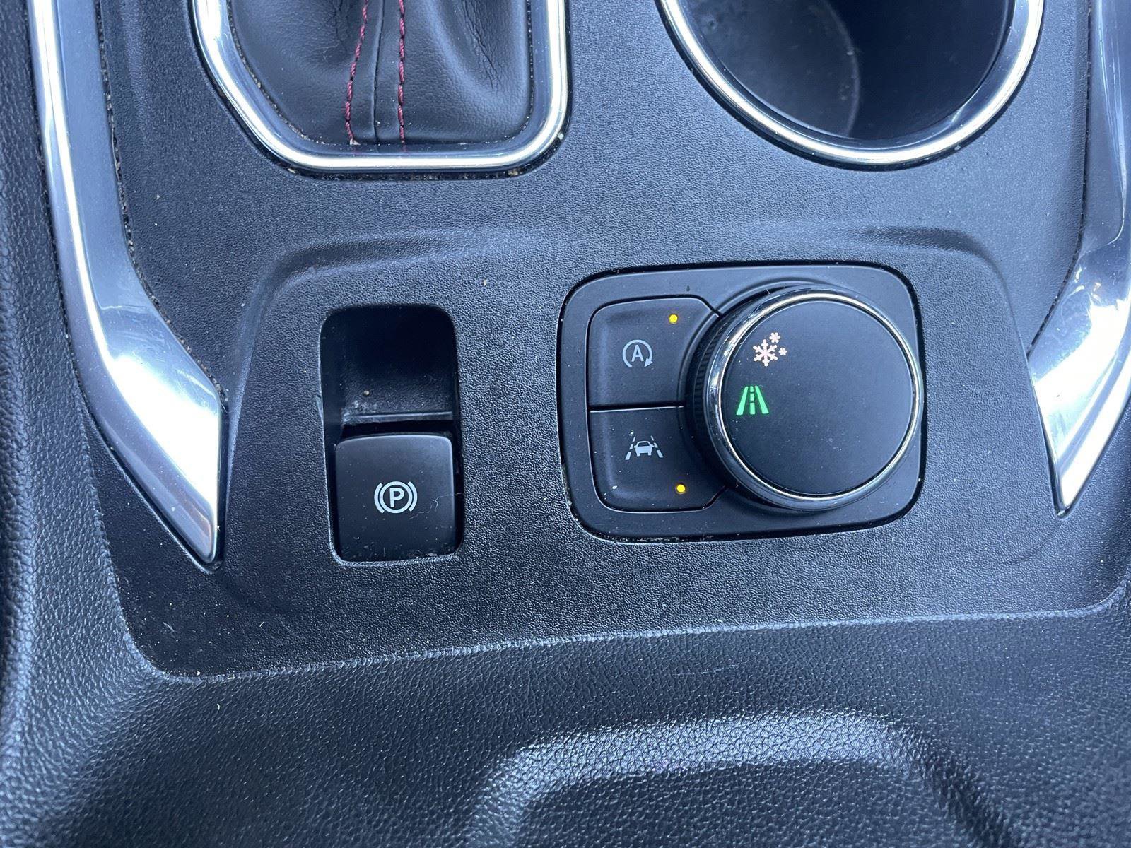 Used 2023 Chevrolet Traverse RS image 22