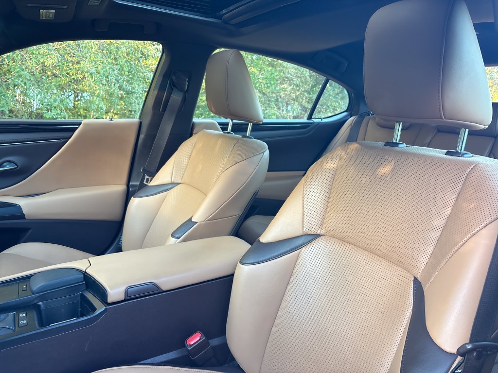 Used 2021 Lexus ES 300h w/ Premium Package FWD image 11