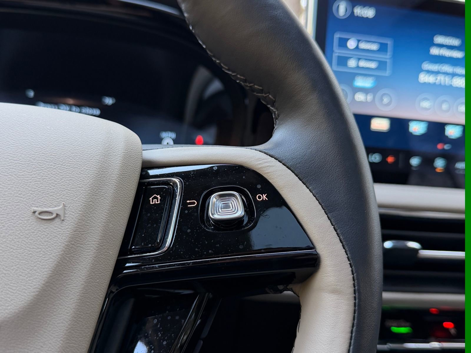 Used 2025 Lincoln Corsair Reserve image 26