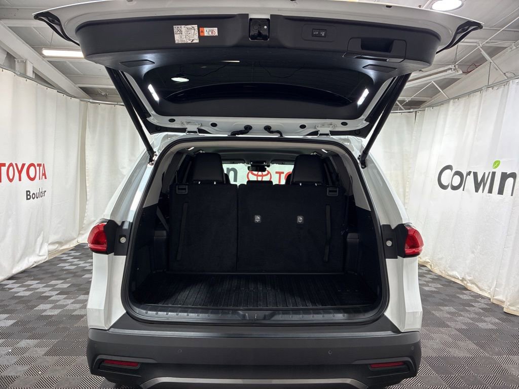 Used 2024 Toyota Grand Highlander AWD image 16