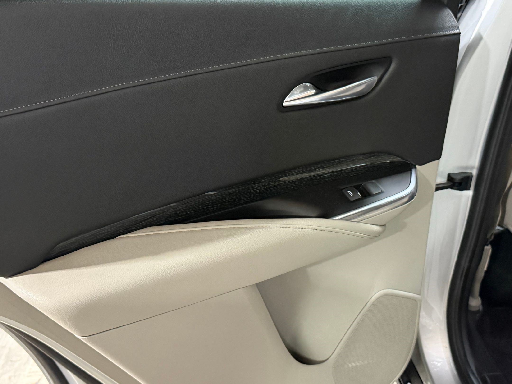 Used 2021 Cadillac XT4 Premium Luxury FWD image 38