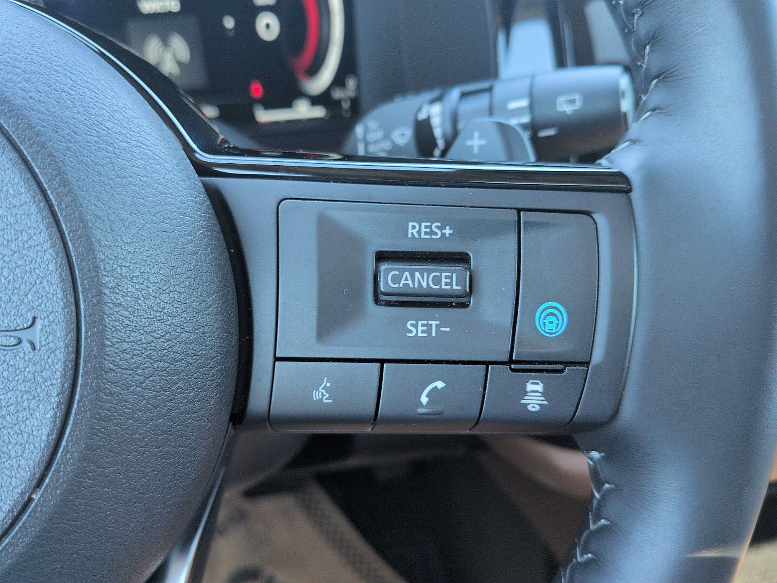 Used 2025 Nissan Pathfinder Platinum w/ Cargo Package AWD/4WD image 19