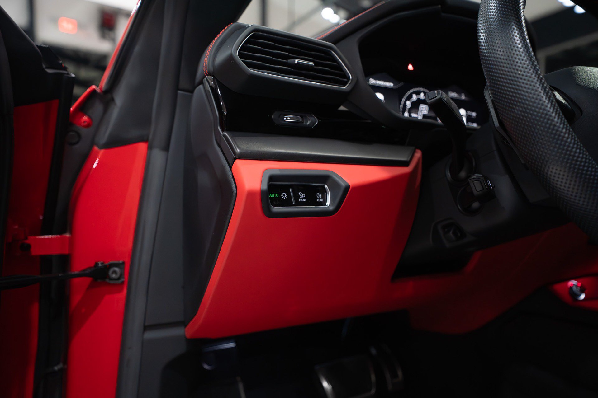 Used 2022 Lamborghini Urus AWD/4WD image 9