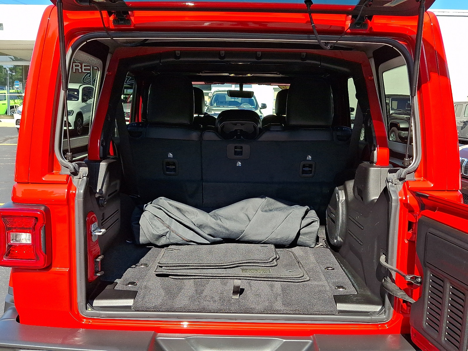 Certified 2022 Jeep Wrangler Unlimited Sahara AWD/4WD image 29