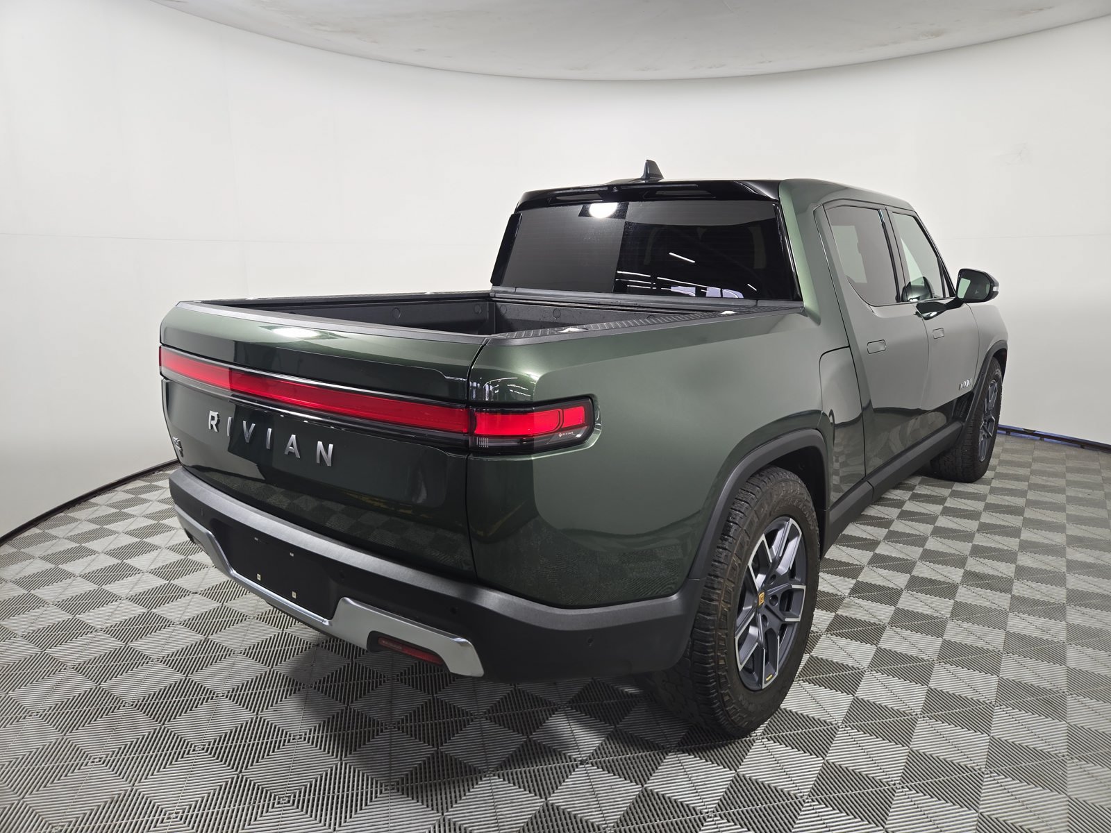 Used 2024 Rivian R1T Adventure Dual AWD/4WD image 5