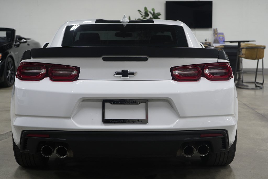 Used 2022 Chevrolet Camaro LT w/ Technology Package RWD image 4