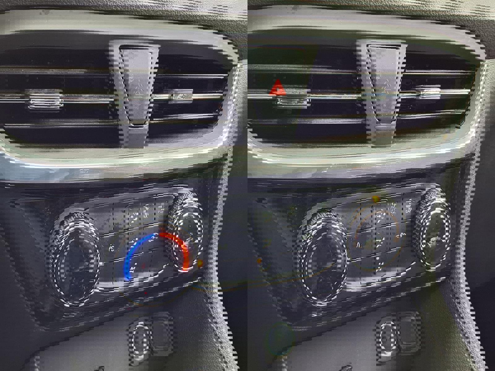 Used 2024 Buick Encore GX Sport Touring image 11