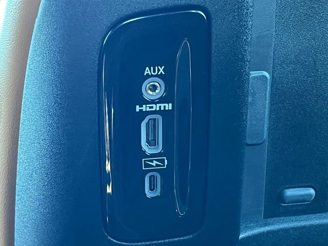 Used 2023 Chrysler Pacifica Pinnacle image 37