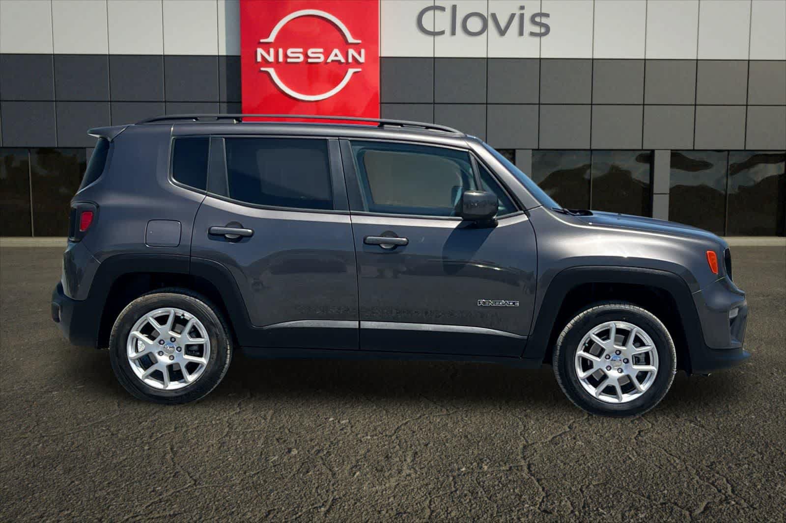 Used 2020 Jeep Renegade Latitude w/ UConnect 8.4 Nav Group AWD/4WD image 9