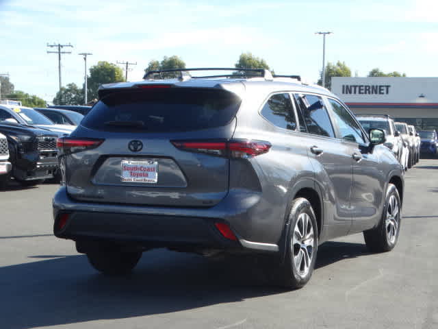 Used 2025 Toyota Highlander XLE image 13