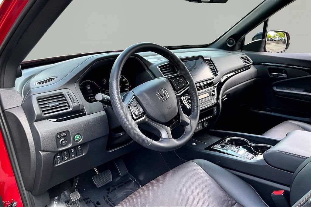 Certified 2025 Honda Ridgeline Black Edition image 12