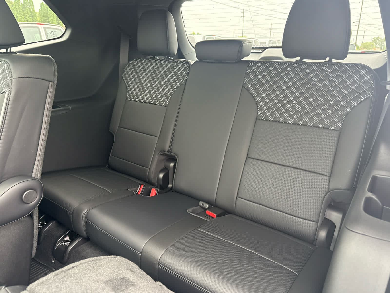 New 2027 GMC Acadia Denali w/ LPO, Floor Liner Package AWD/4WD image 25