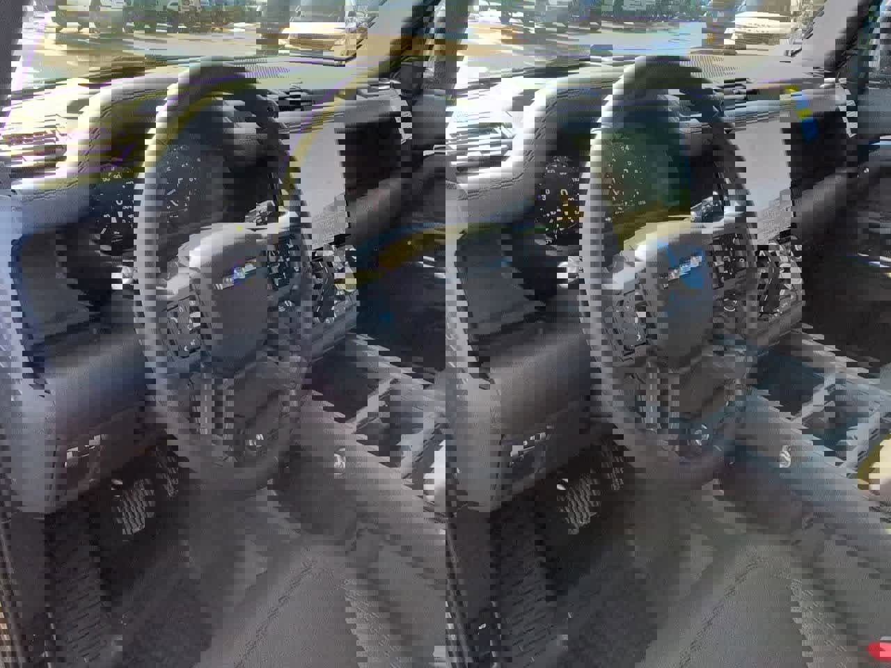 New 2026 Land Rover Defender 110 X-Dynamic SE image 2